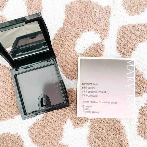 Mary Kay Ivory 5 Crème-to-Powder Foundation with FREE compact! - Picture 4 of 5